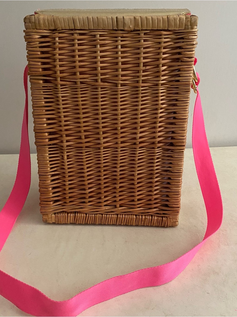 Lily Pulitzer Wicker Rattan Wine Basket Bag Patterned Pink Gold-Tone Accent - Picture 5 of 12